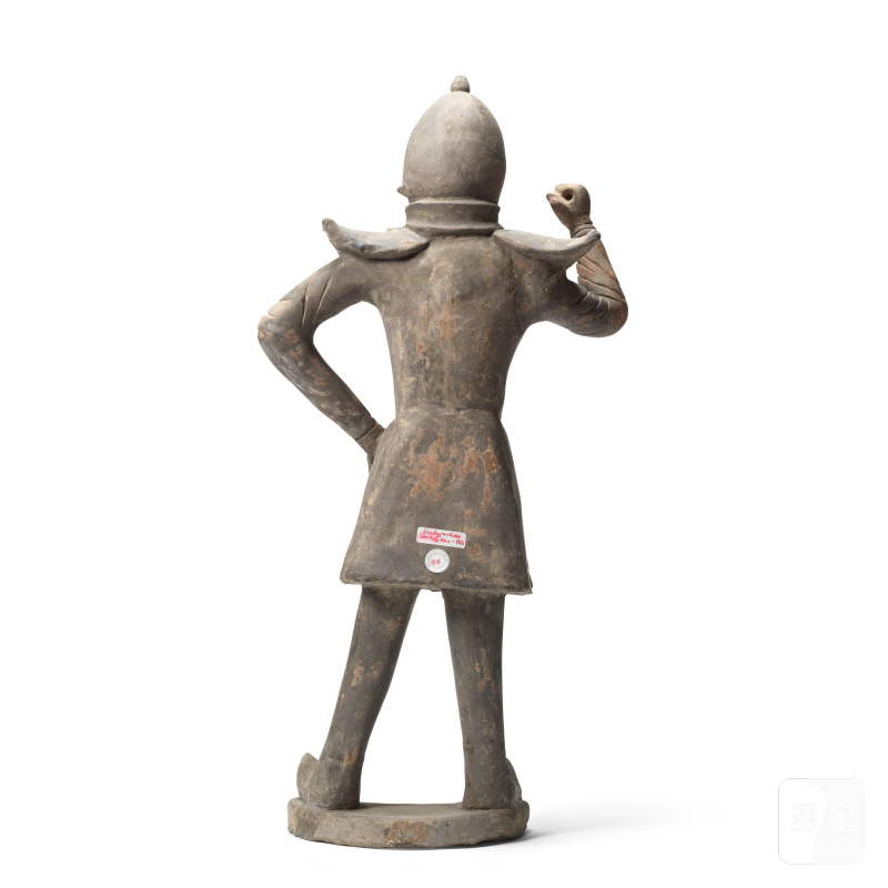 六朝 灰武士俑 | A LARGE GREY POTTERY FIGURE OF A SOLDIER - 图3